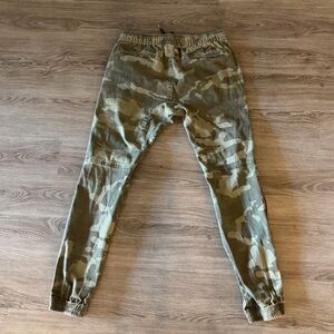 Brooklyn Cloth Men's Green Camouflage Cargo Pants